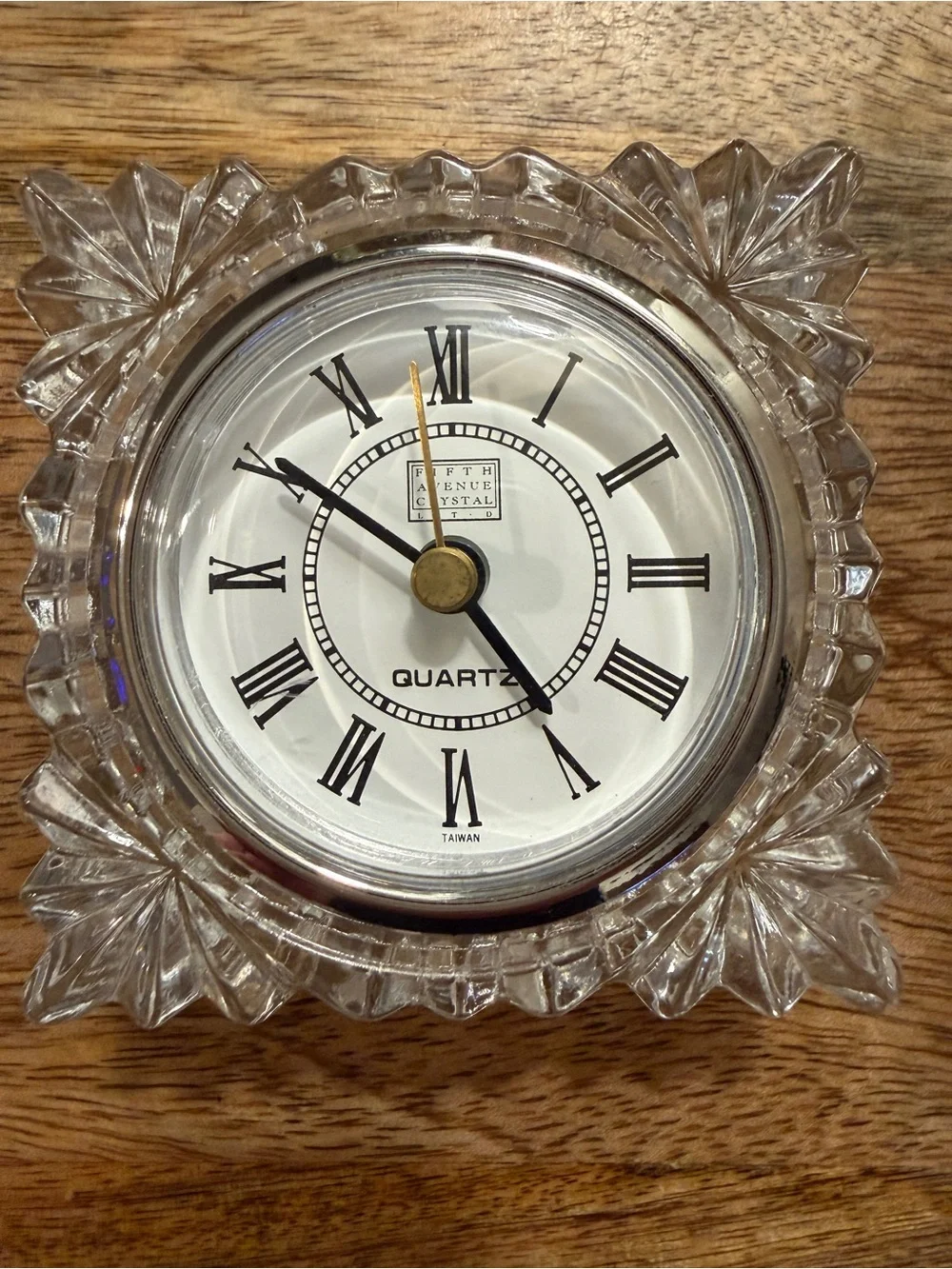 Fifth Avenue Crystal Clear Glass Quartz Mantel Clock - Clear sacs fifth avenue